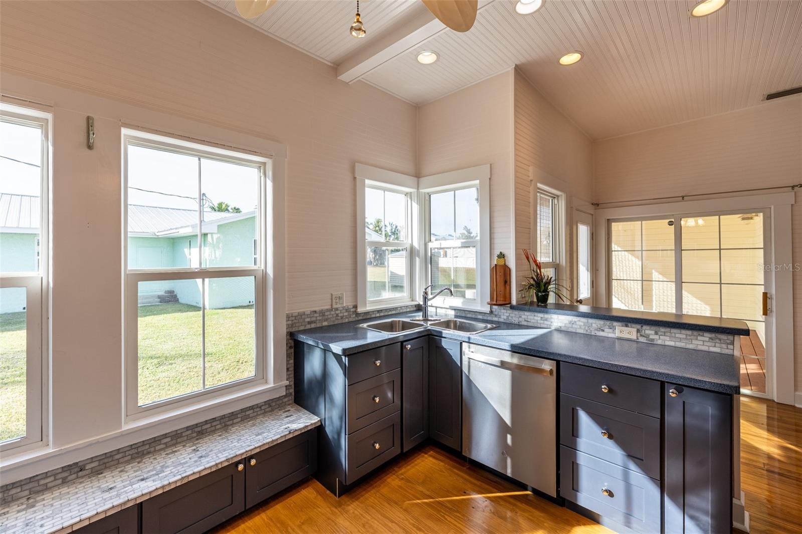 Image 15 of 35 For 12007 45th Avenue W