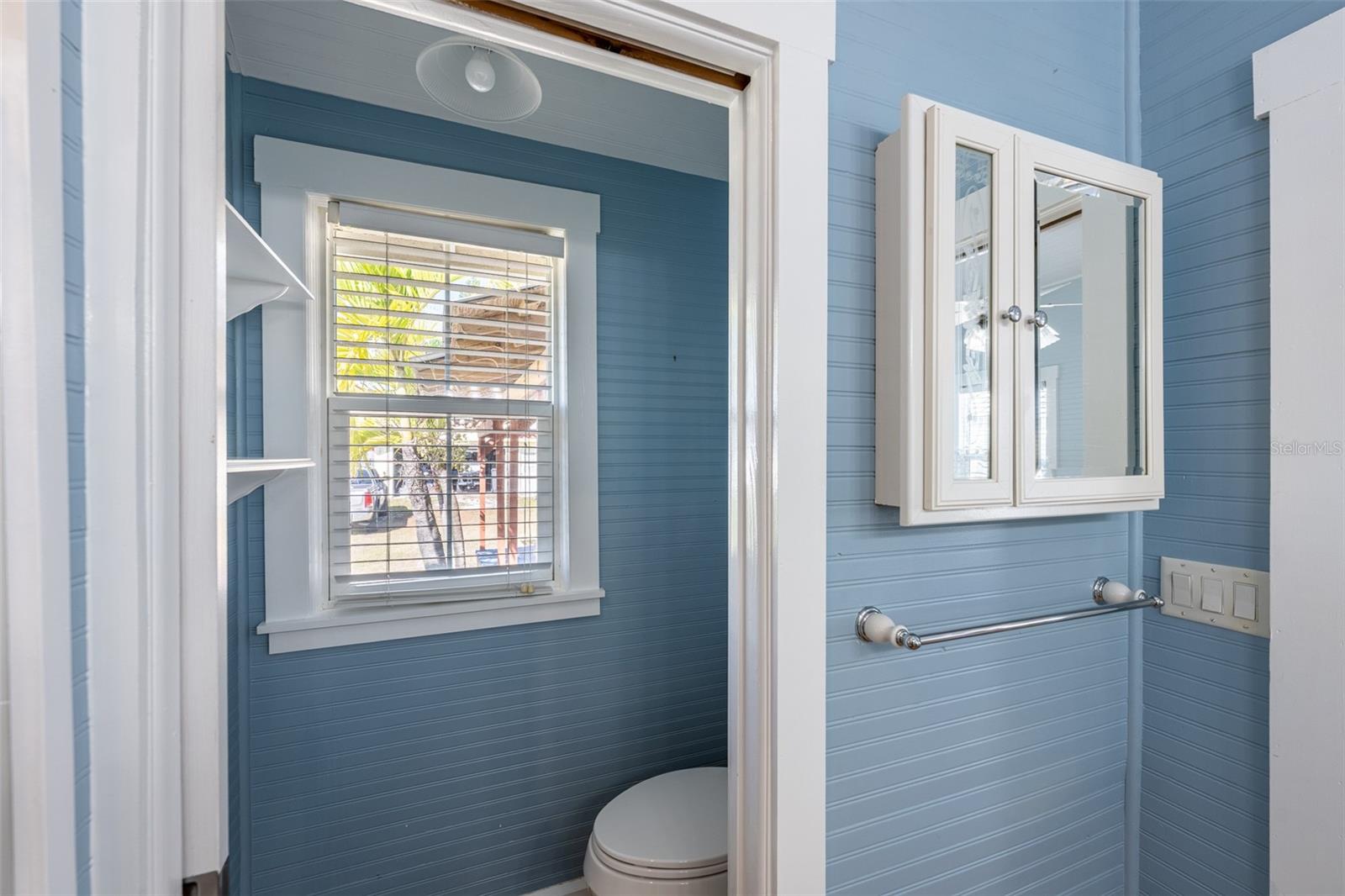 Image 23 of 35 For 12007 45th Avenue W