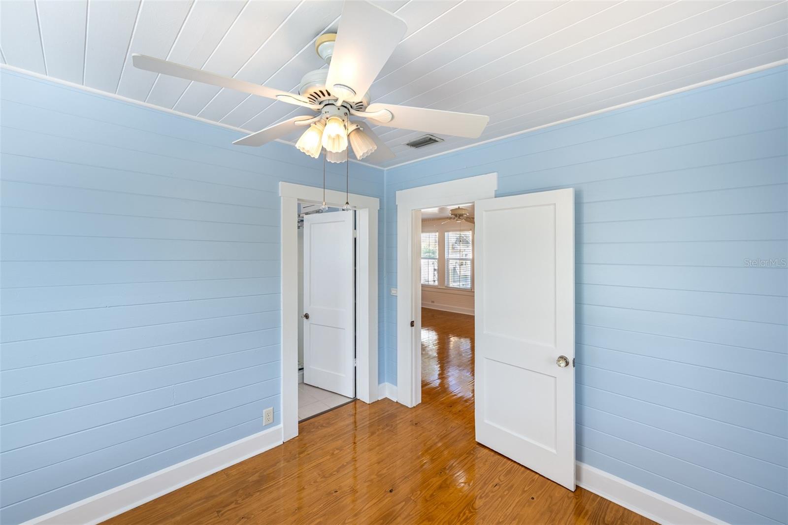 Image 26 of 35 For 12007 45th Avenue W