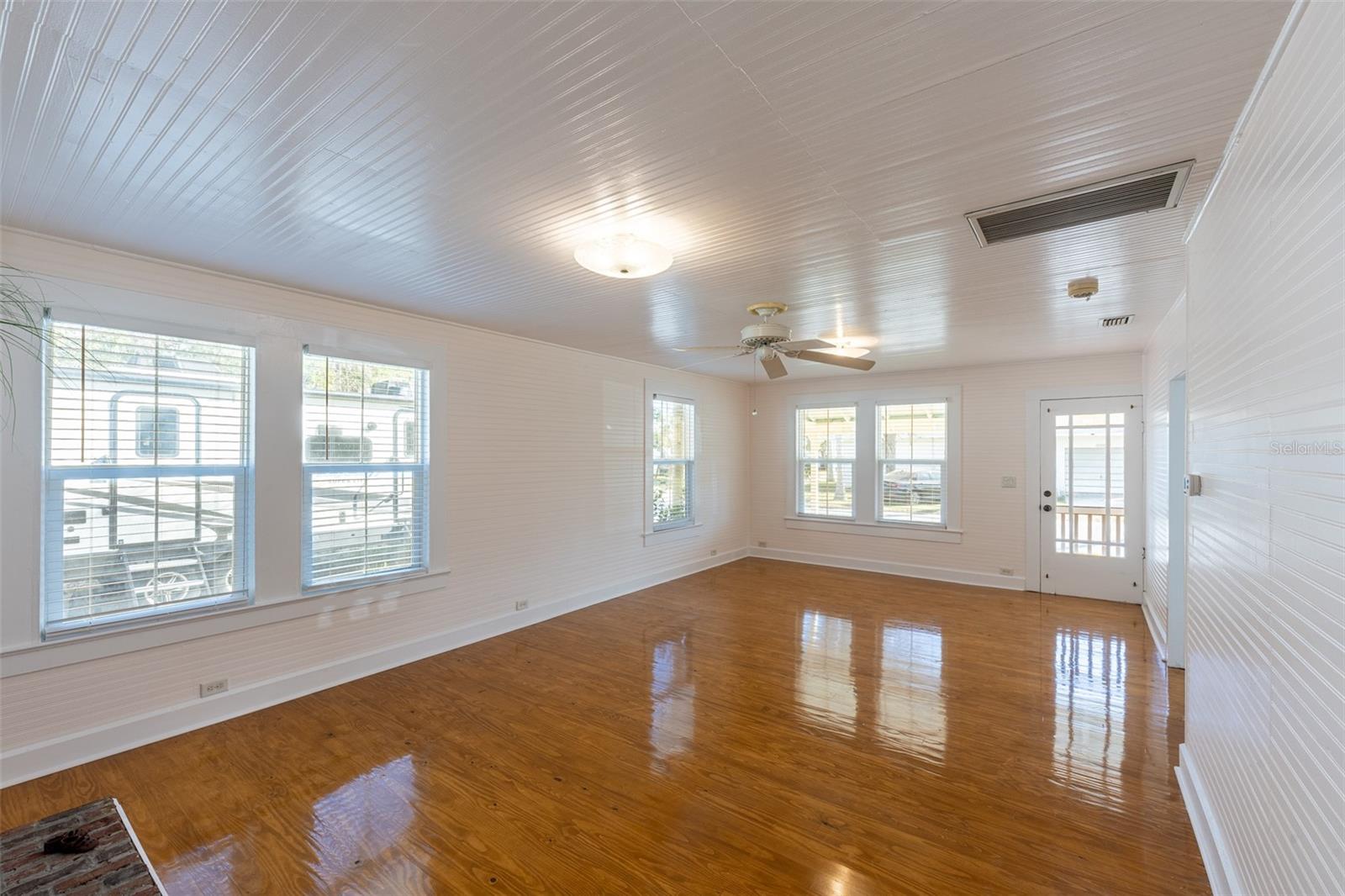 Image 9 of 35 For 12007 45th Avenue W