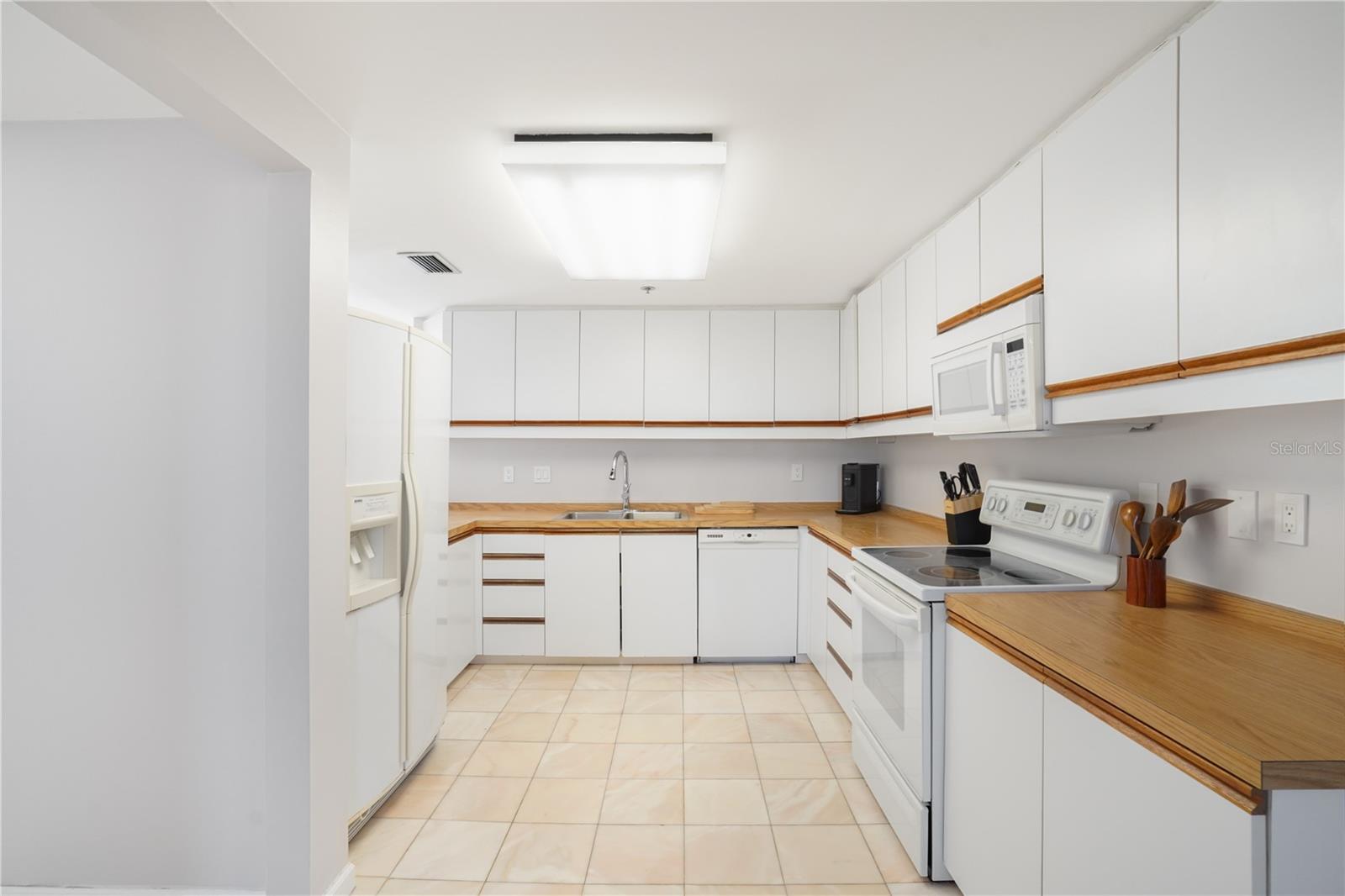 Image 13 of 42 For 1255 Gulfstream Avenue 1407