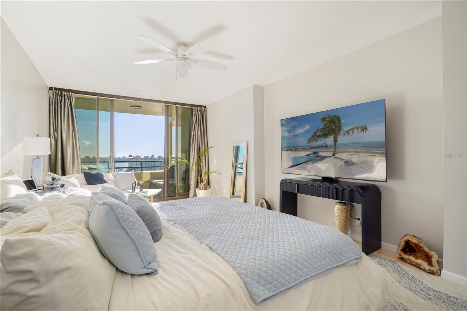 Image 15 of 42 For 1255 Gulfstream Avenue 1407