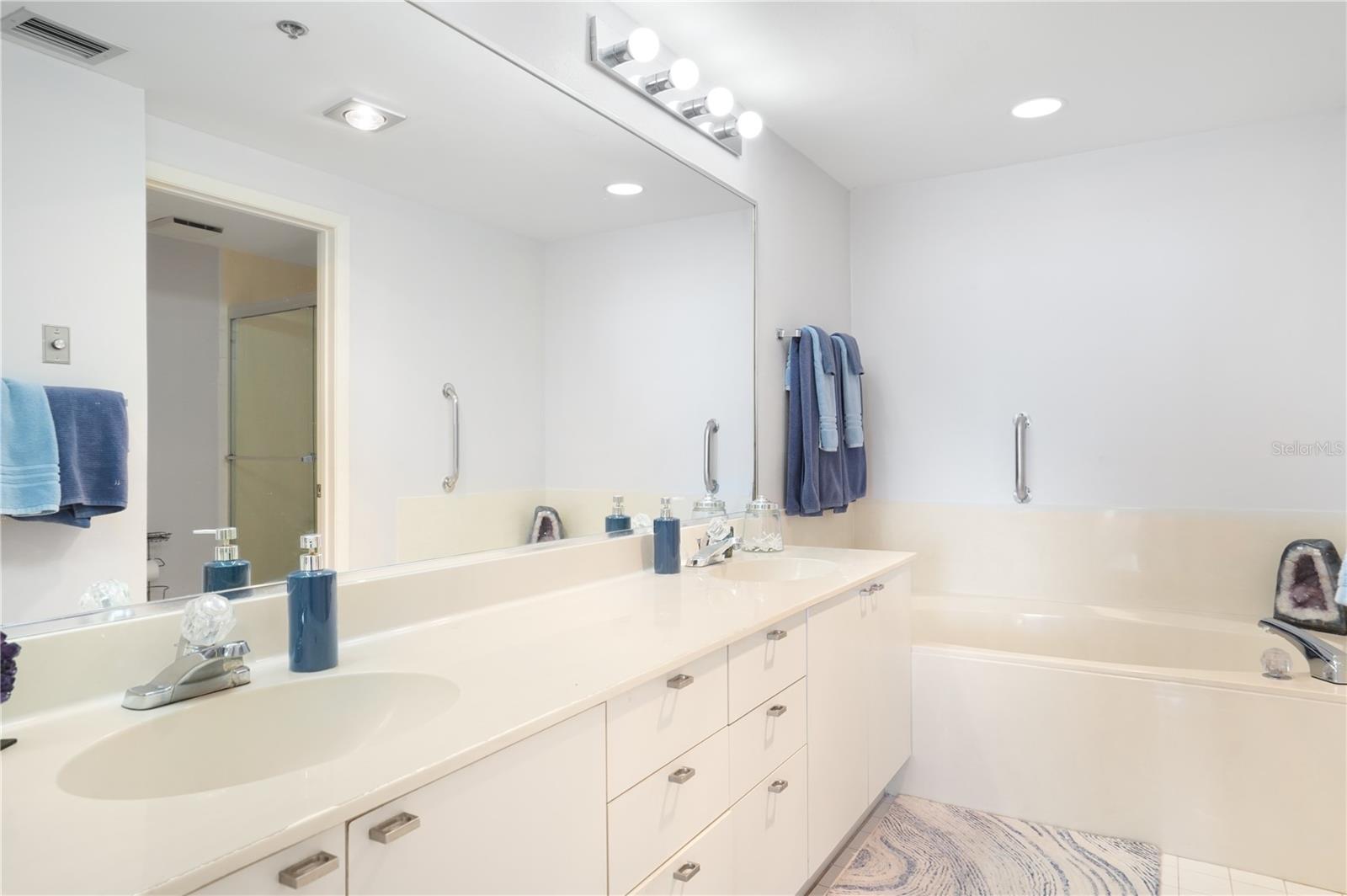 Image 21 of 42 For 1255 Gulfstream Avenue 1407