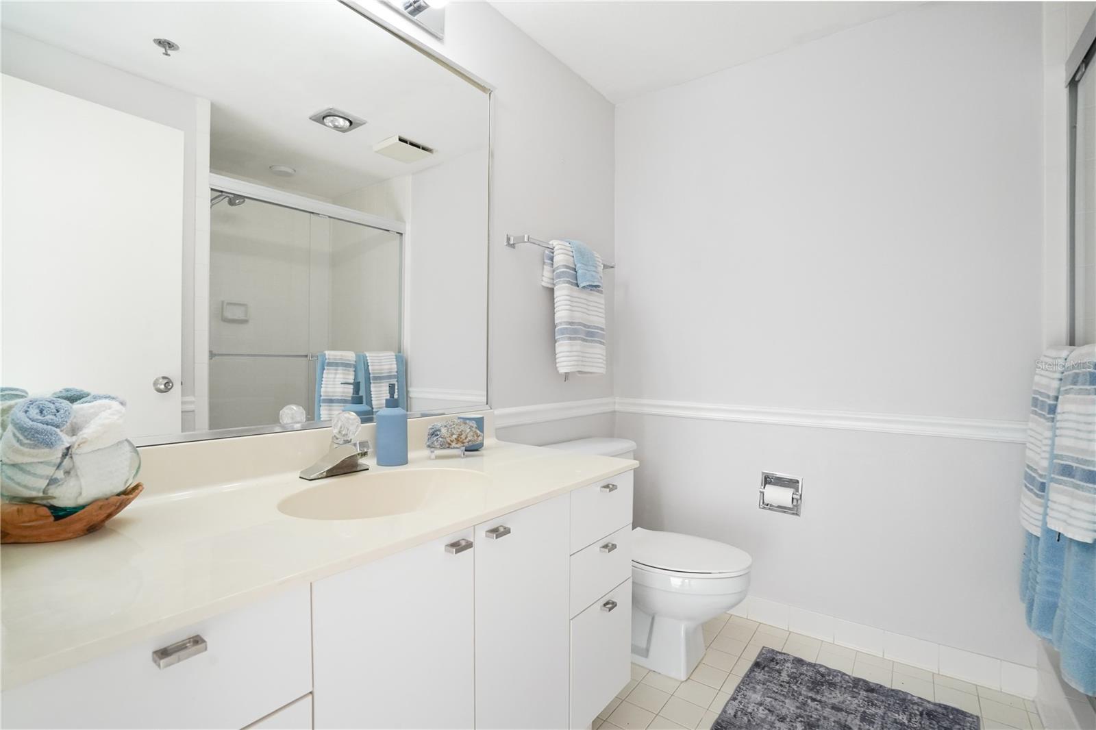 Image 27 of 42 For 1255 Gulfstream Avenue 1407