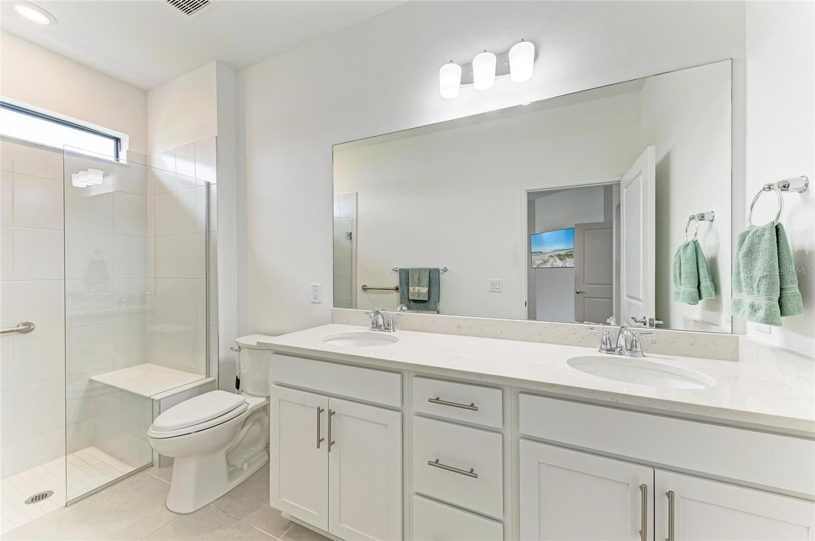 Image 34 of 97 For 14672 Misty Pond Loop