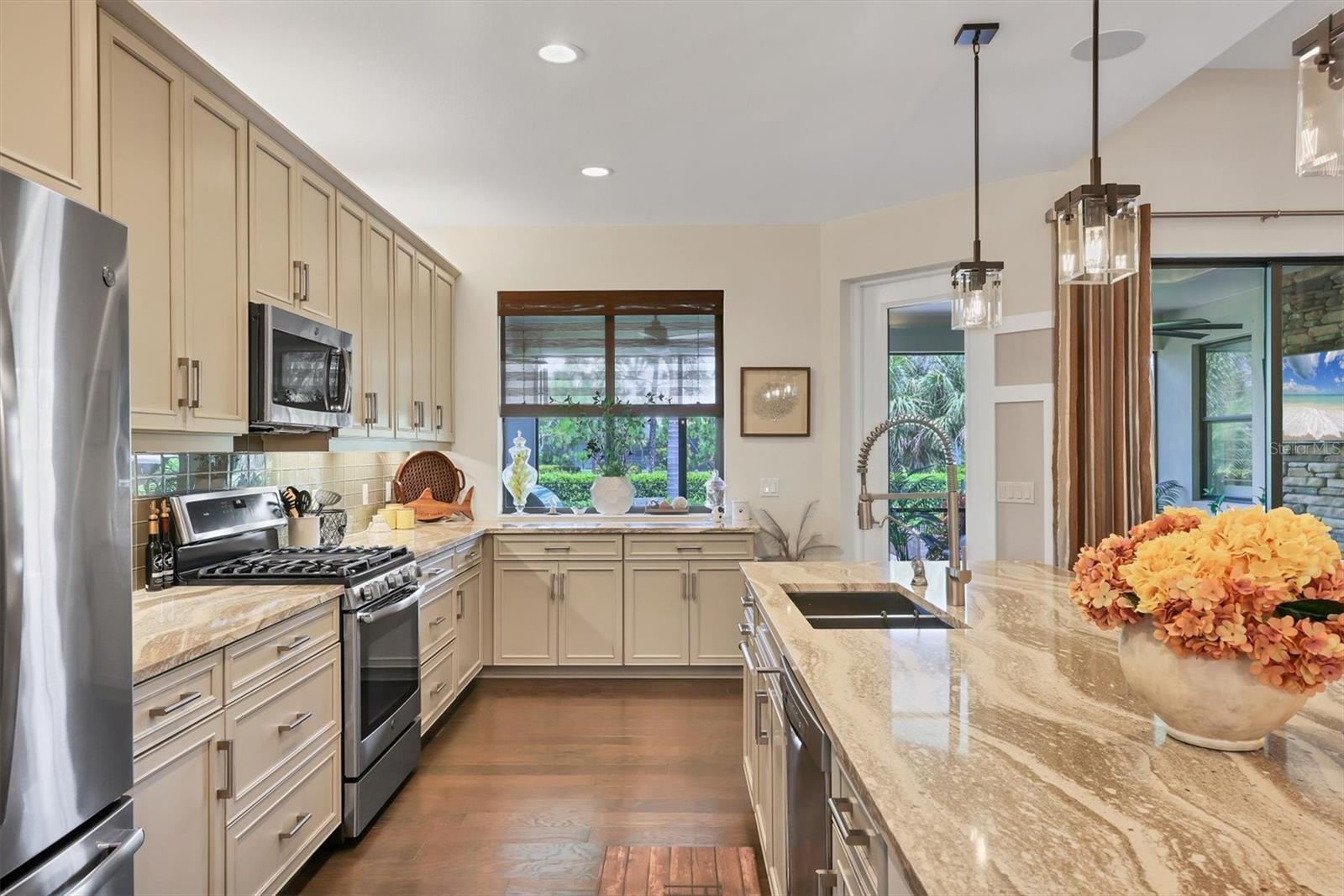 Image 10 of 62 For 895 Seascape Place