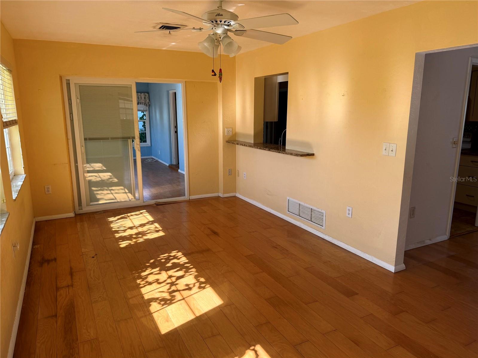 Image 18 of 35 For 3312 Spring Mill Circle