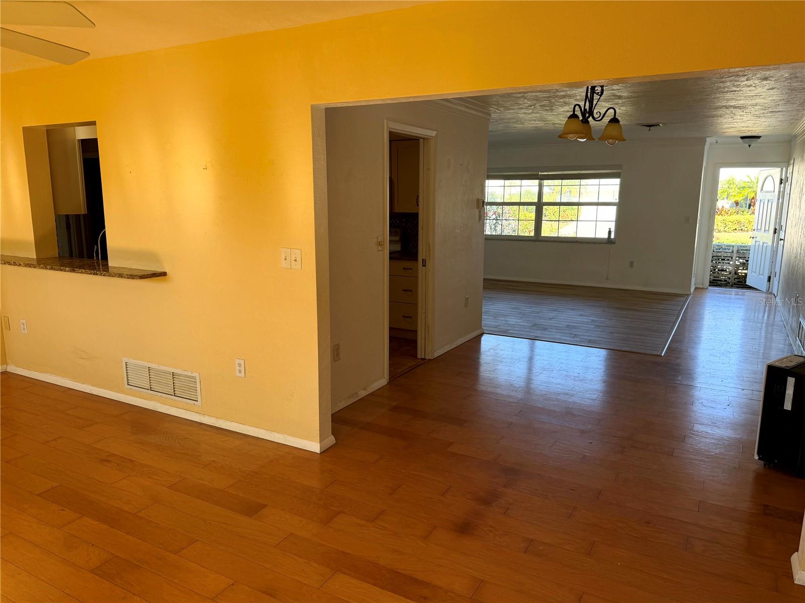 Image 19 of 35 For 3312 Spring Mill Circle