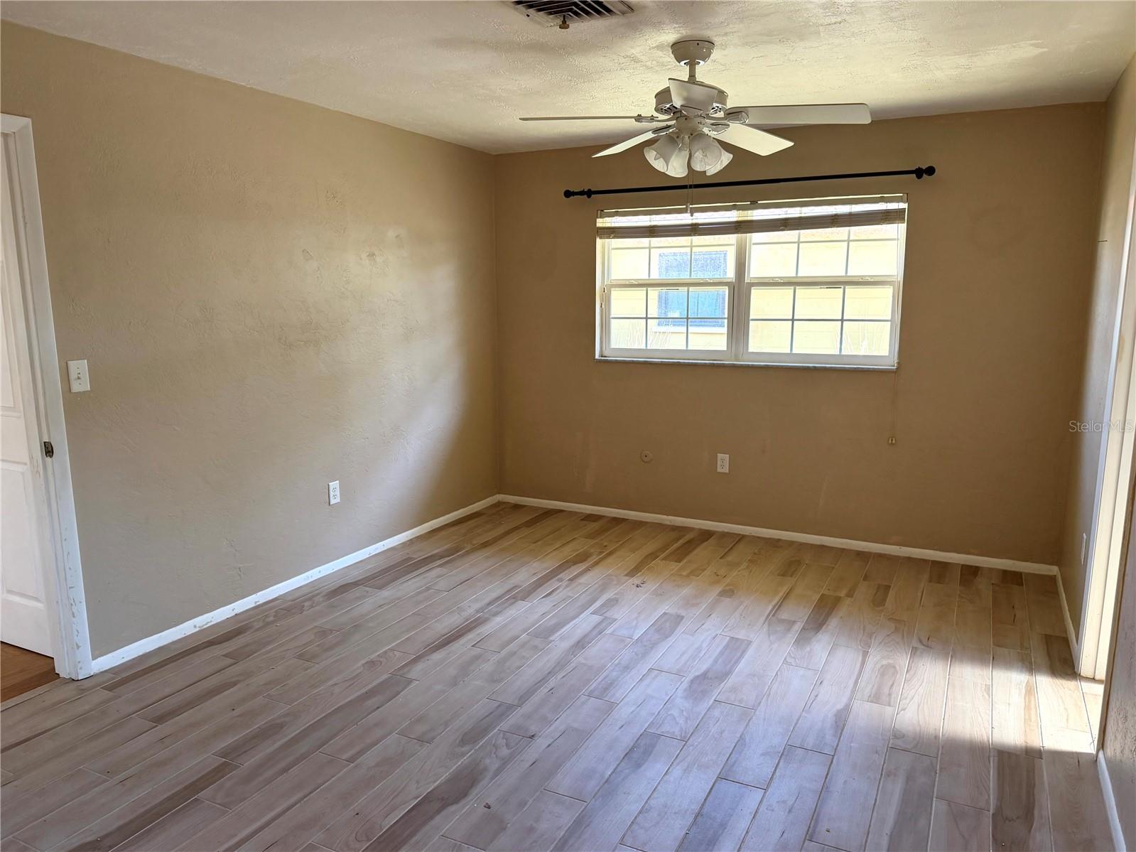 Image 21 of 35 For 3312 Spring Mill Circle