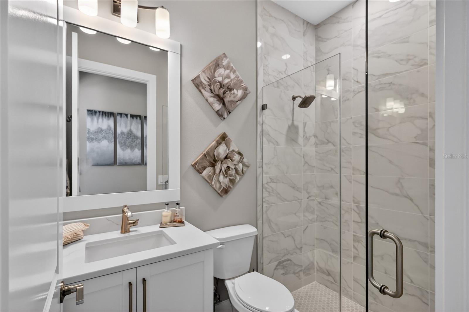 Image 32 of 67 For 815 Blue Shell Loop