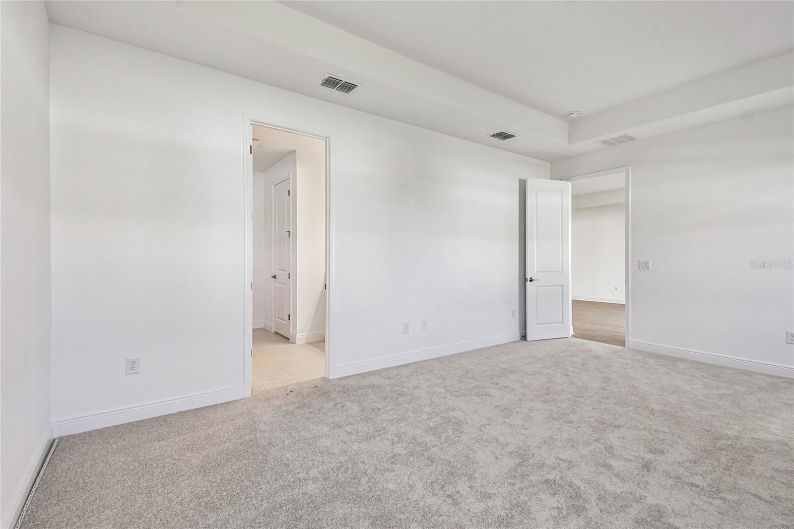 Image 15 of 33 For 440 Alberata Way