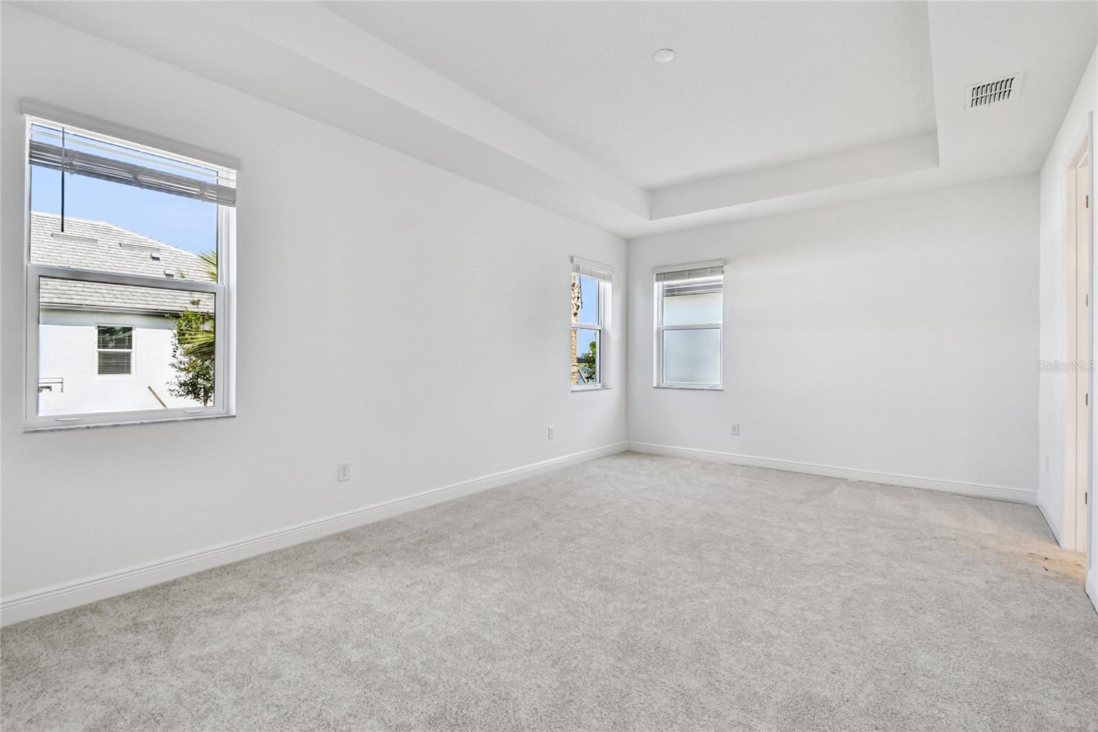 Image 16 of 33 For 440 Alberata Way