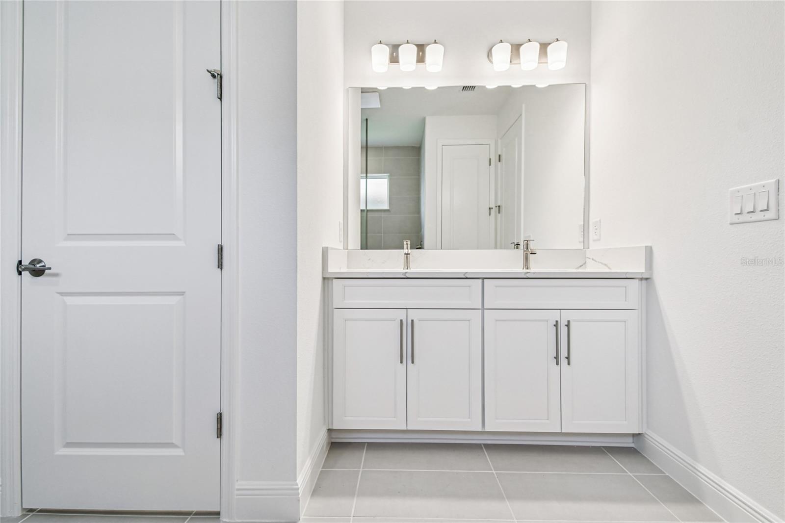 Image 17 of 33 For 440 Alberata Way