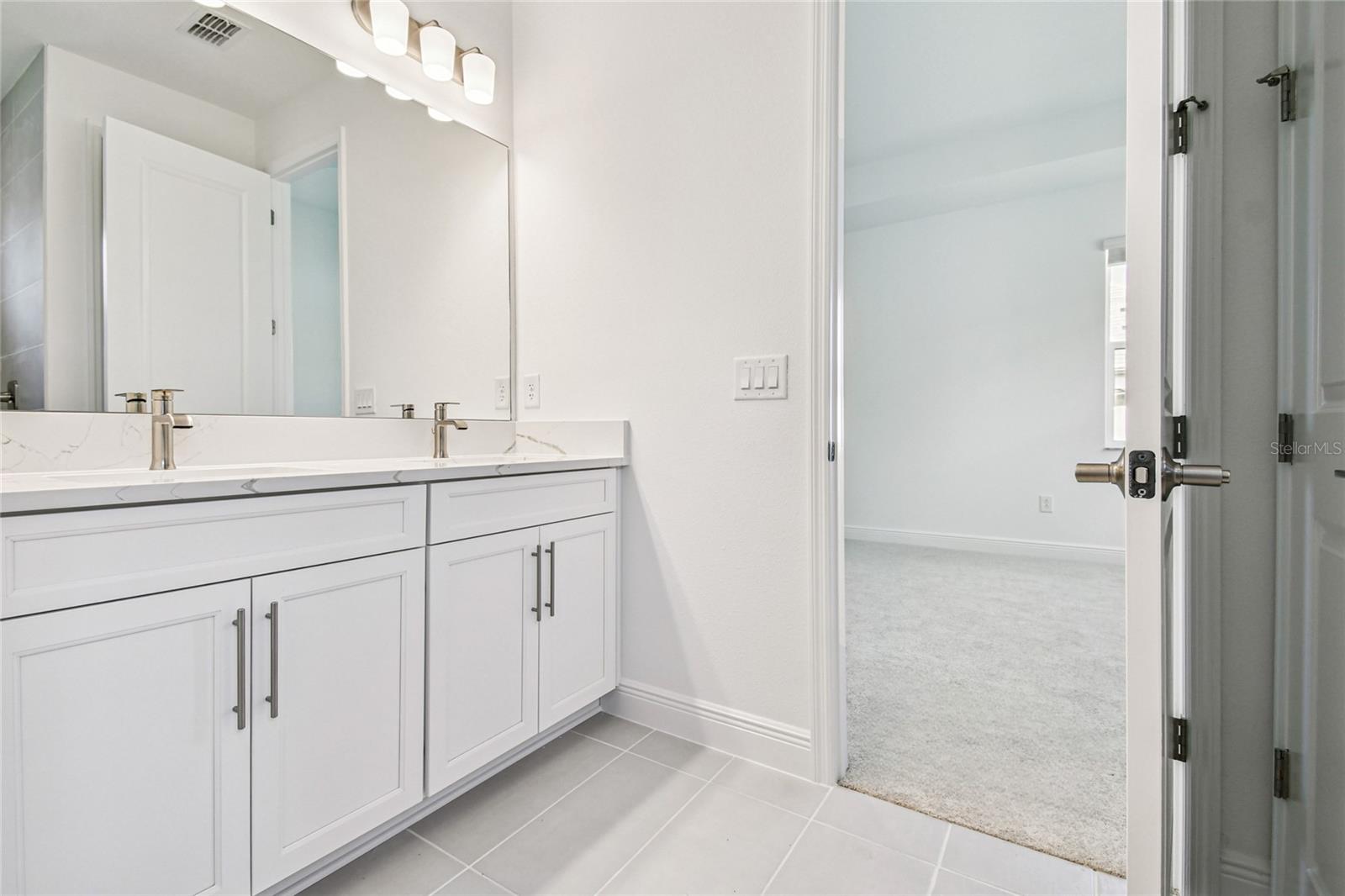 Image 18 of 33 For 440 Alberata Way