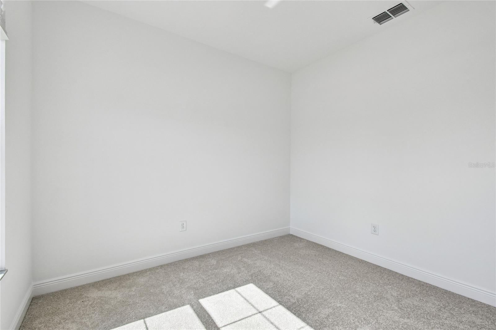 Image 28 of 33 For 440 Alberata Way