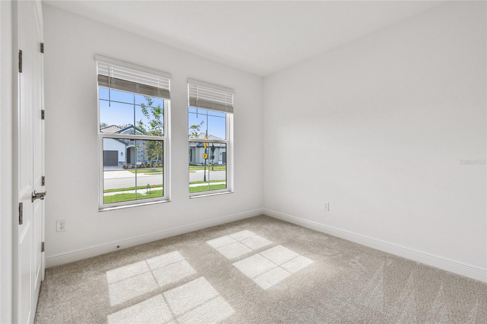 Image 31 of 33 For 440 Alberata Way