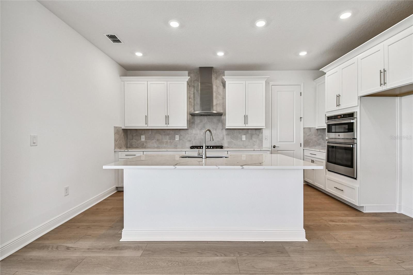 Image 5 of 33 For 440 Alberata Way