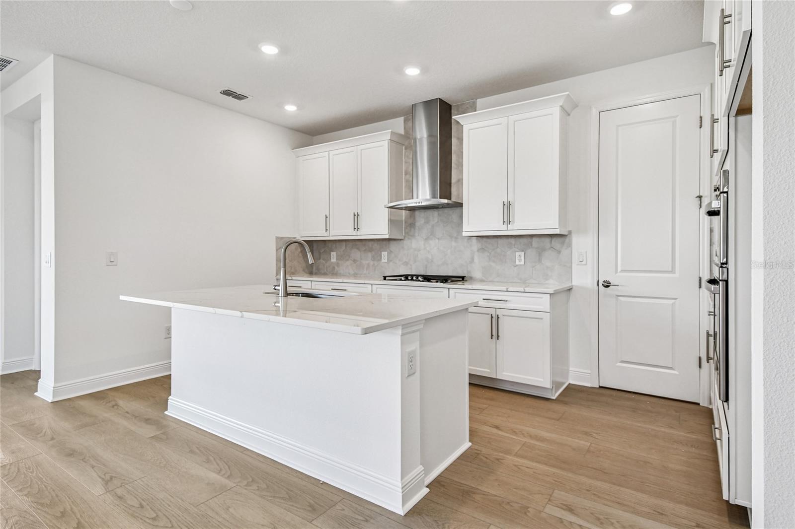 Image 7 of 33 For 440 Alberata Way