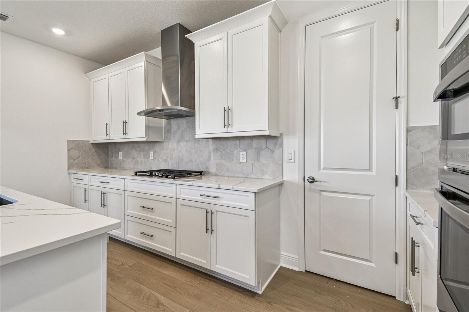 Image 8 of 33 For 440 Alberata Way