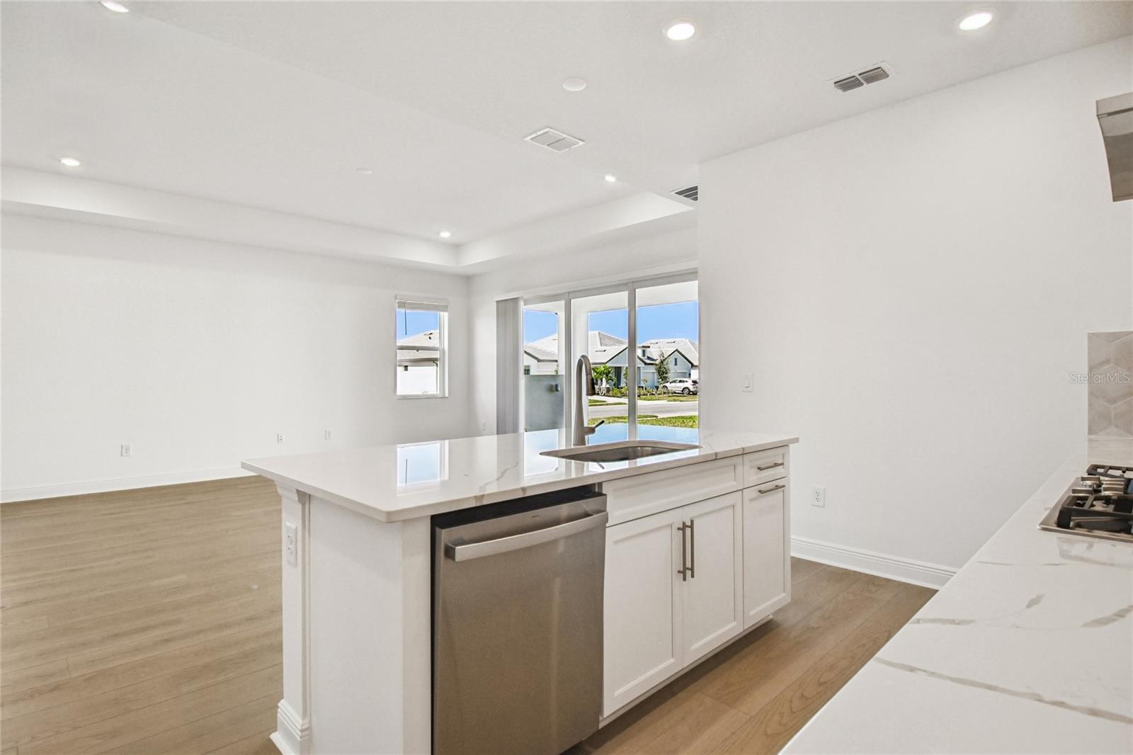 Image 9 of 33 For 440 Alberata Way