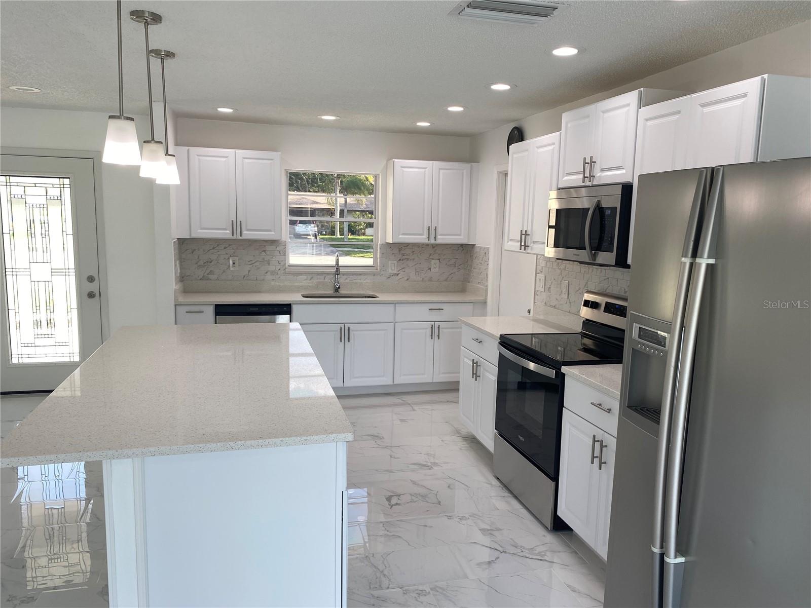 Image 13 of 56 For 481 Saturn Avenue