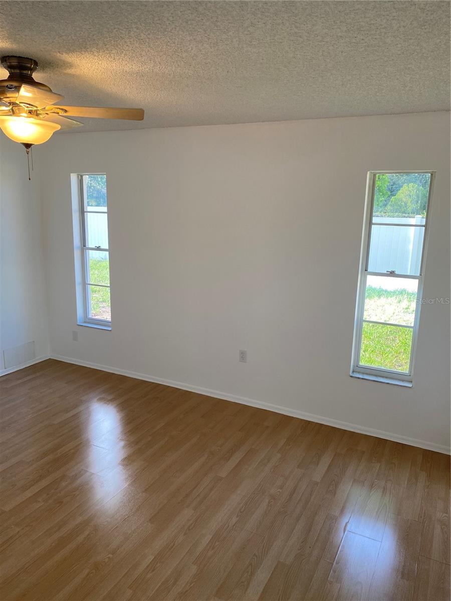 Image 41 of 56 For 481 Saturn Avenue