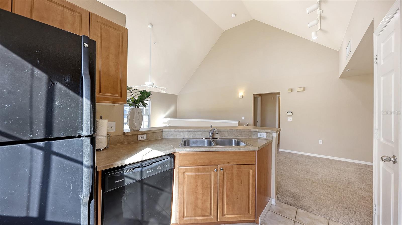 Image 13 of 46 For 5520 Rosehill Road 203