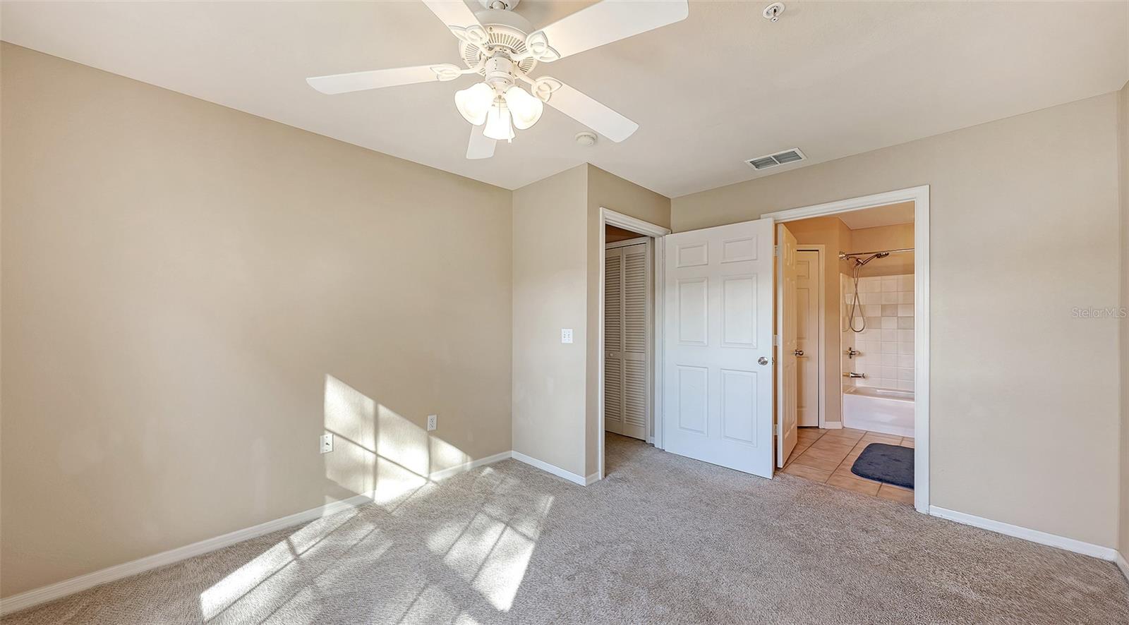 Image 23 of 46 For 5520 Rosehill Road 203