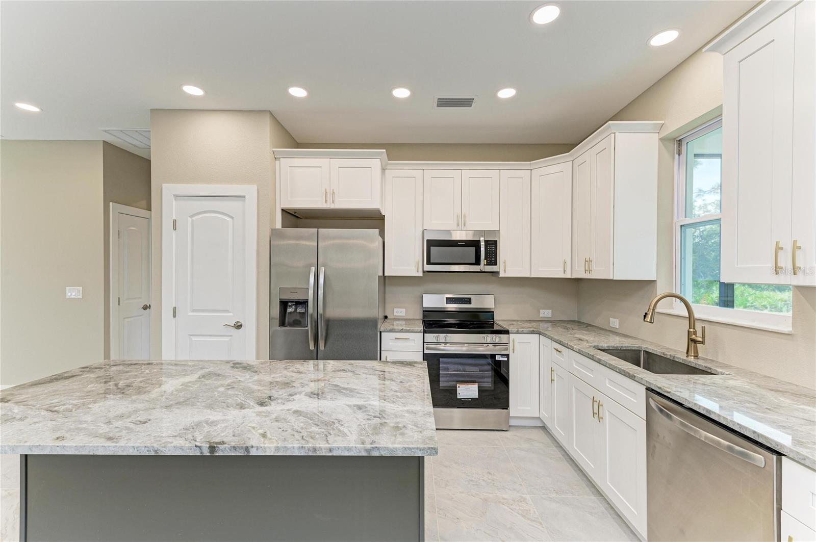 Image 16 of 38 For 5265 Caputo Avenue