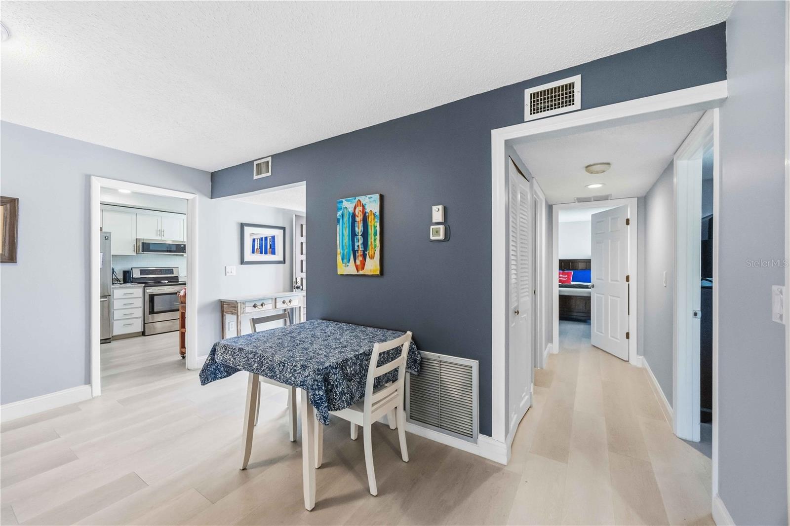 Image 5 of 30 For 5010 Marsh Field Road 32