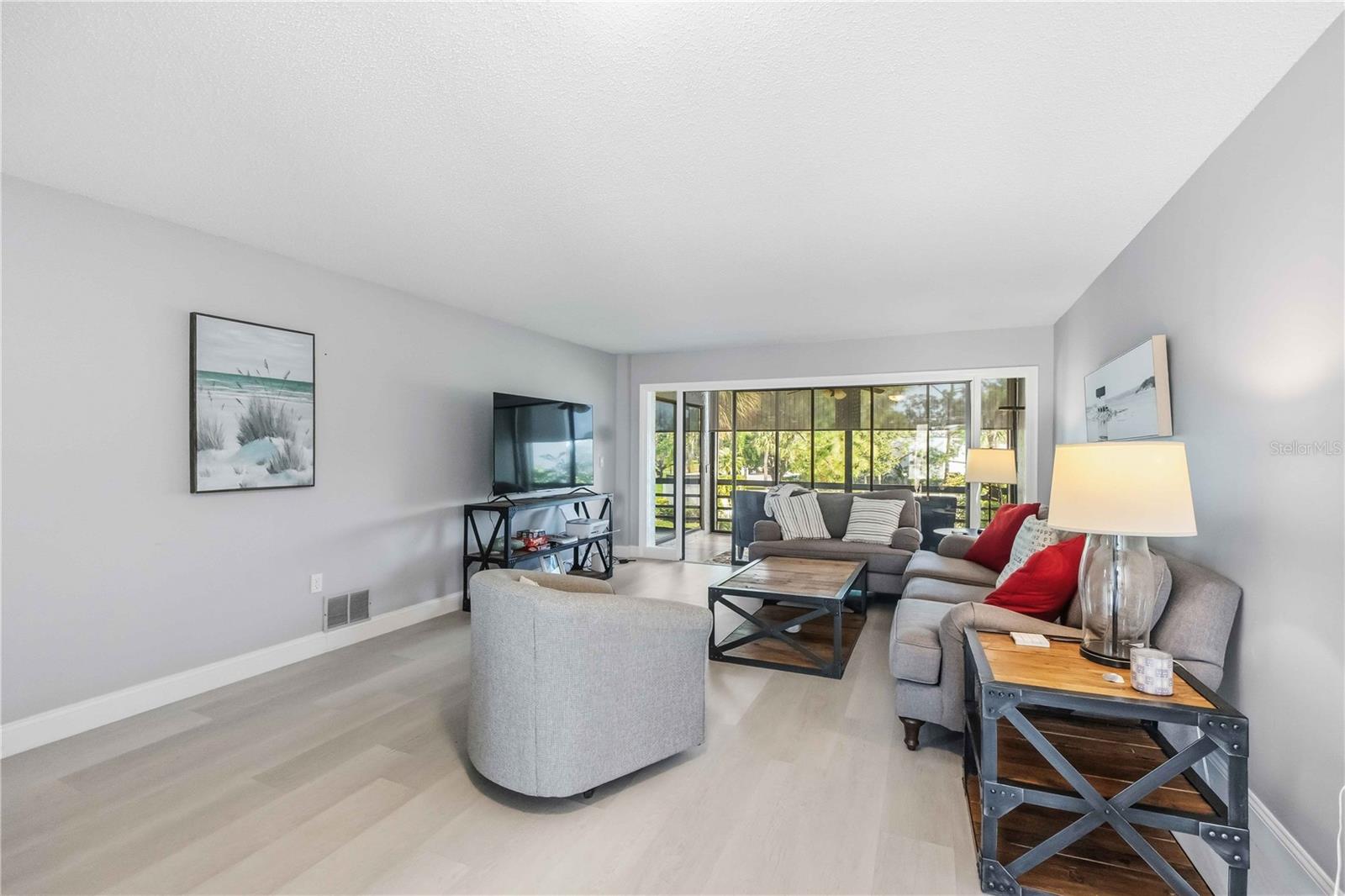 Image 6 of 30 For 5010 Marsh Field Road 32