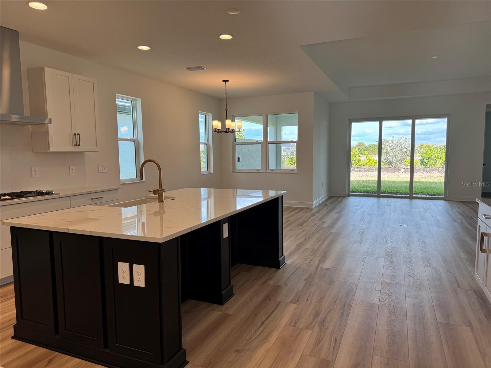 Image 13 of 42 For 204 Vistera Boulevard