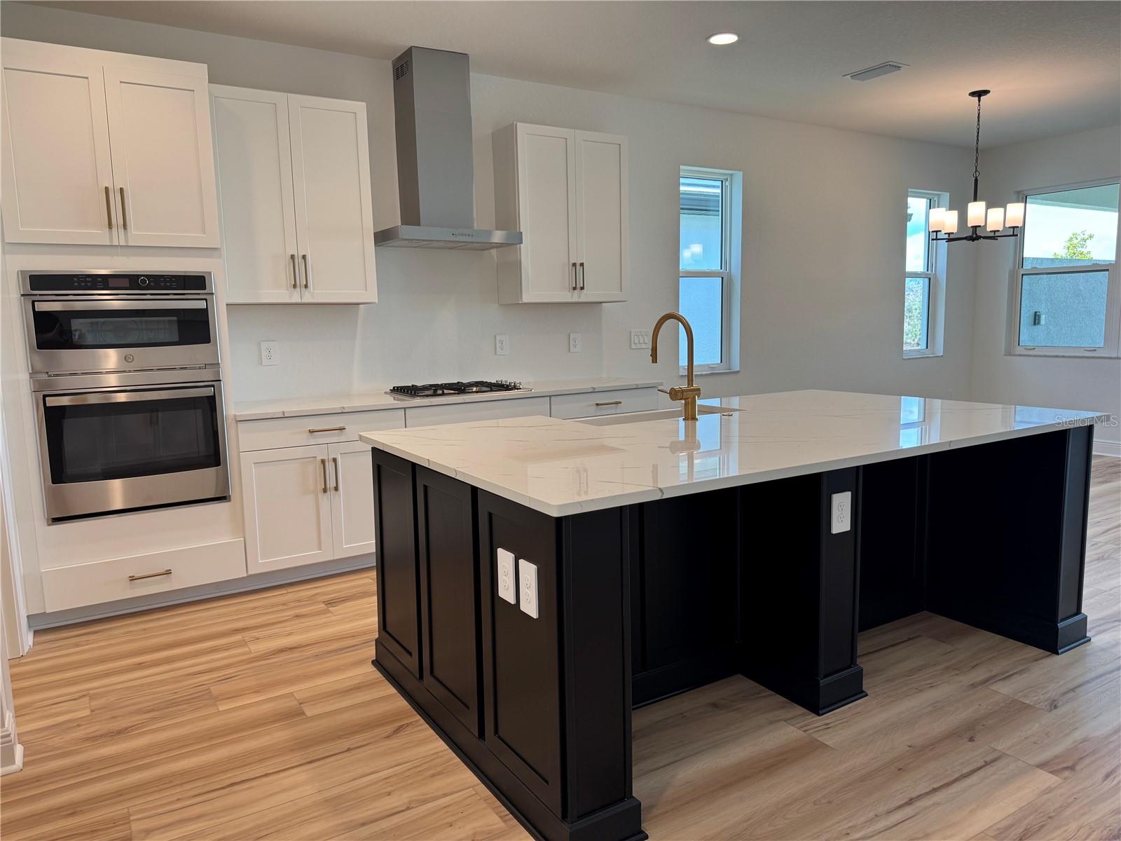 Image 2 of 42 For 204 Vistera Boulevard