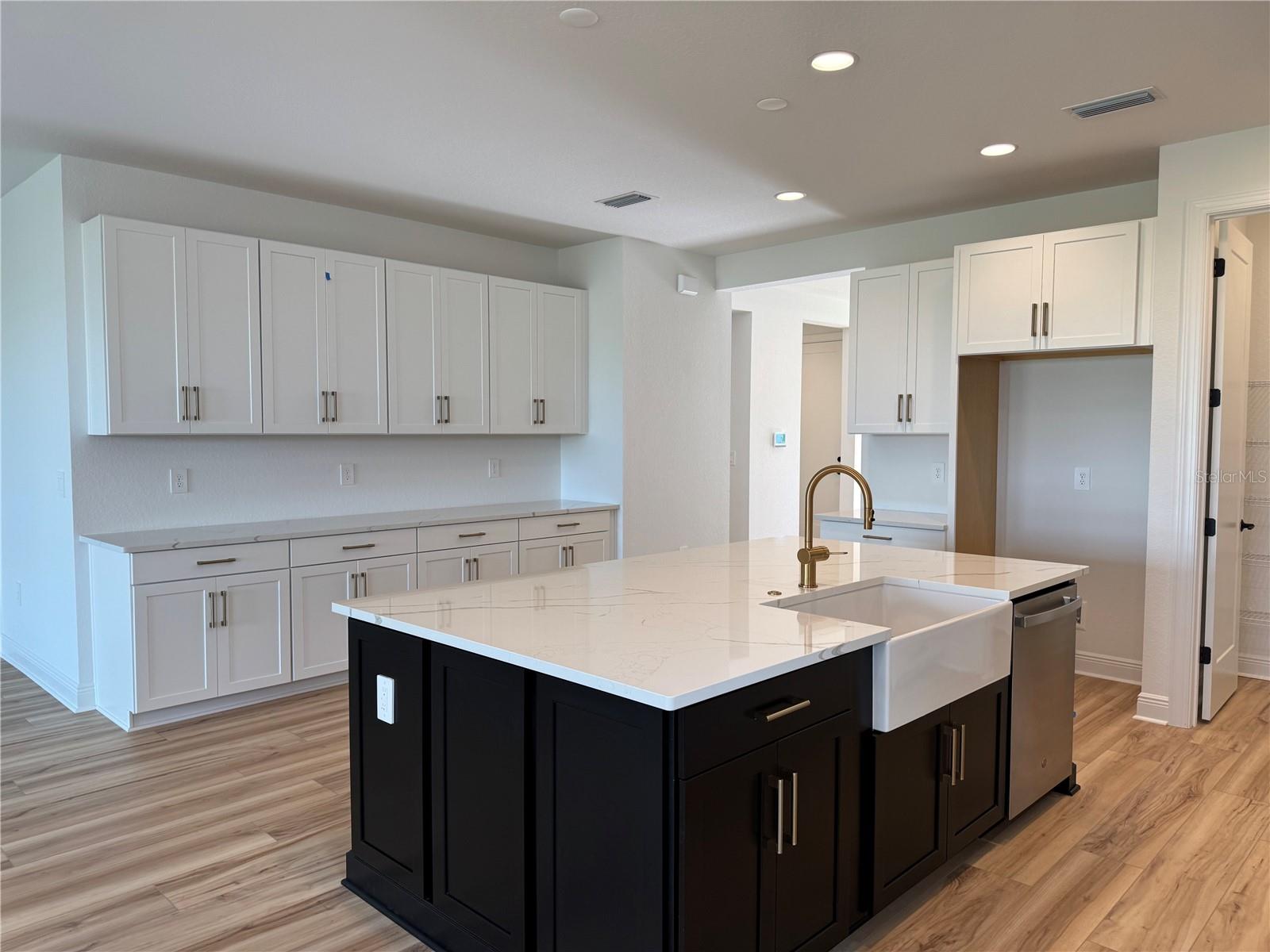 Image 3 of 42 For 204 Vistera Boulevard