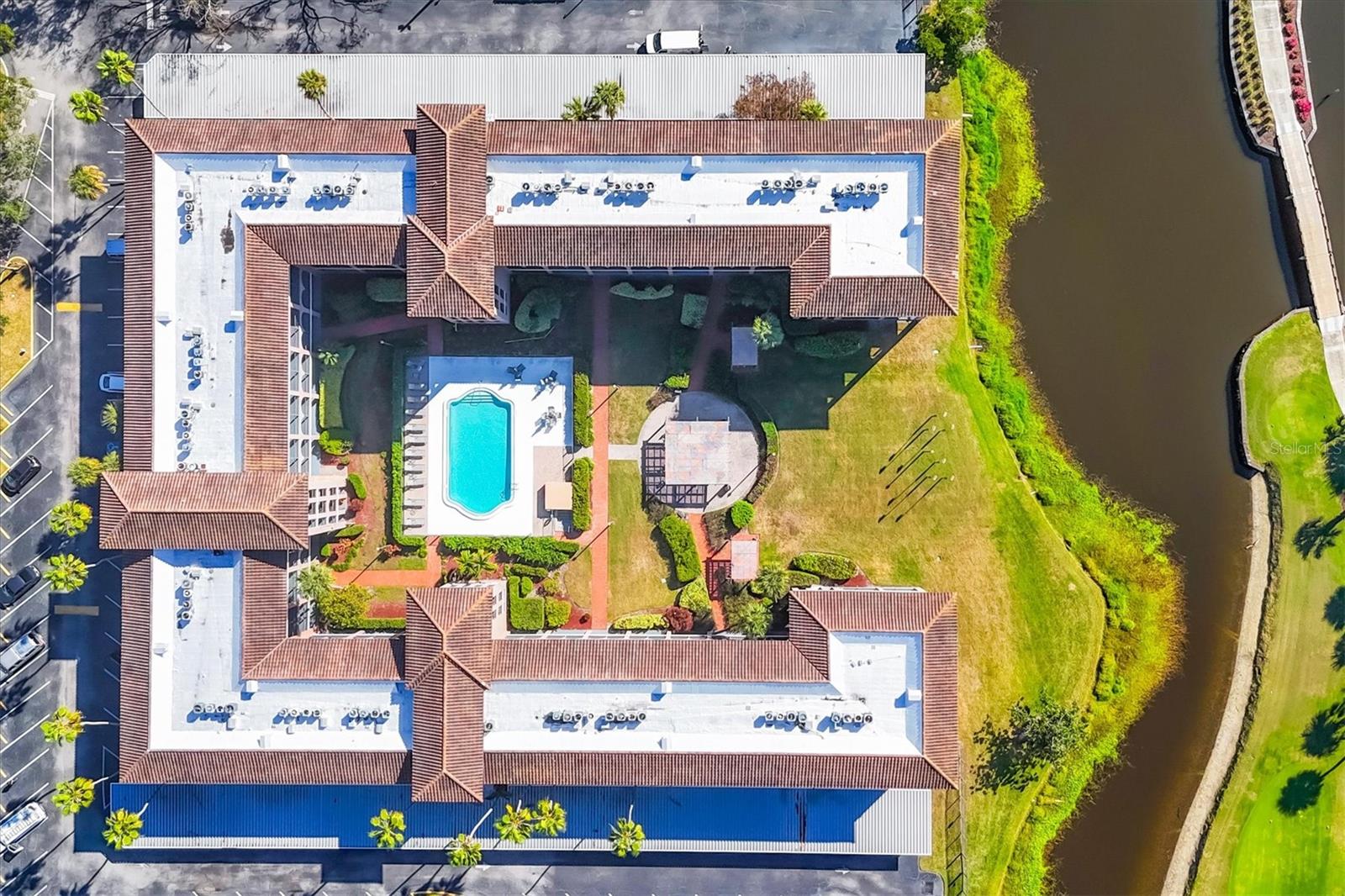 Image 24 of 35 For 6100 Gulfport Boulevard S 415