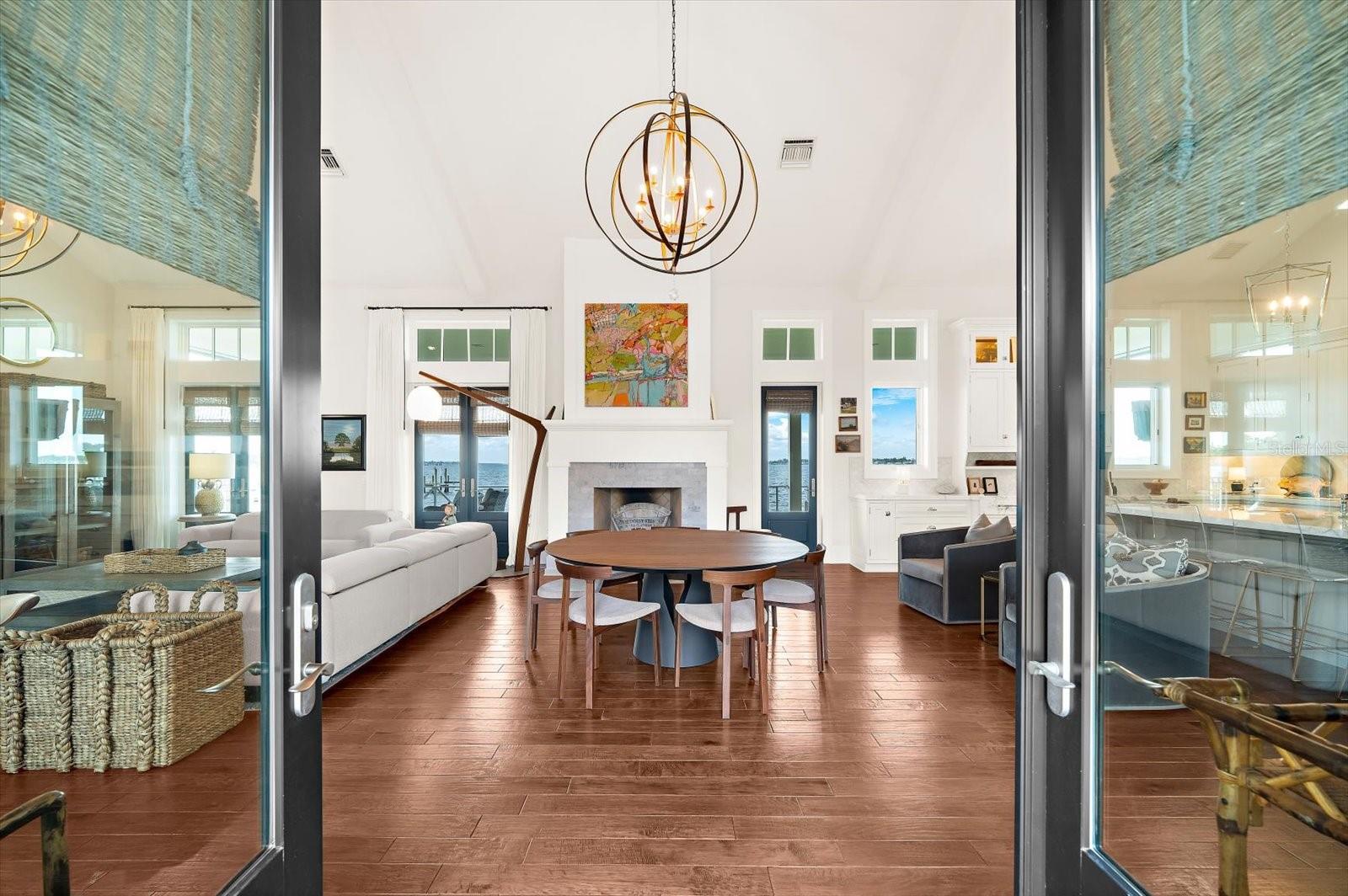 Image 10 of 92 For 213 18th Street W