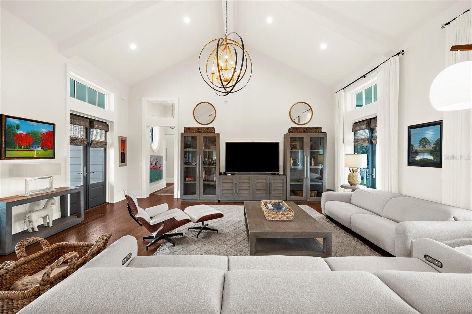 Image 12 of 92 For 213 18th Street W