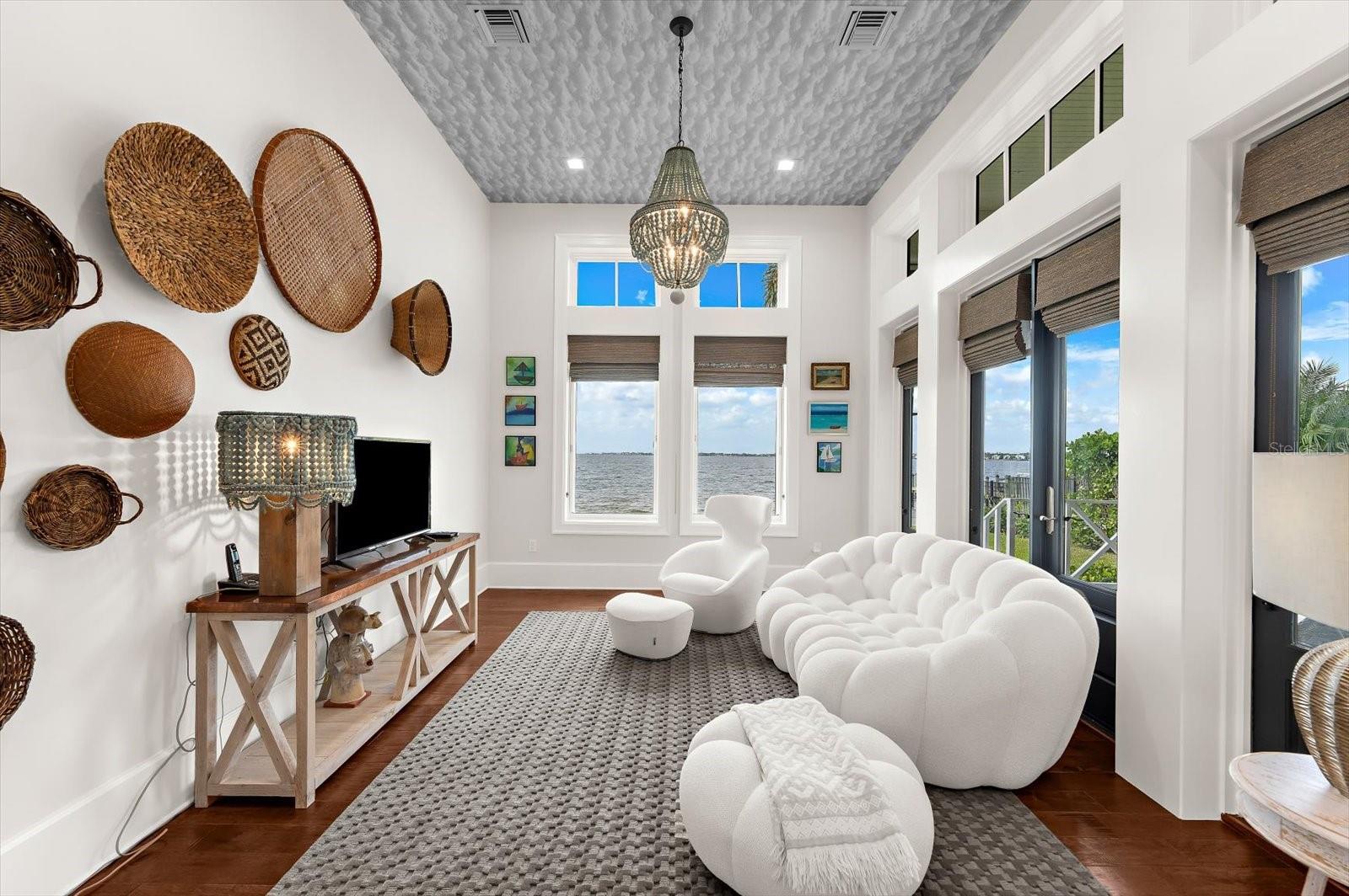 Image 35 of 92 For 213 18th Street W