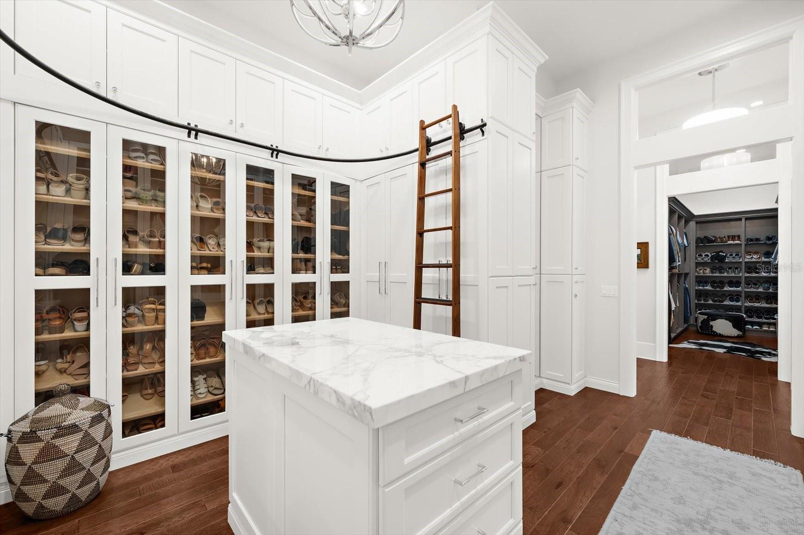 Image 47 of 92 For 213 18th Street W