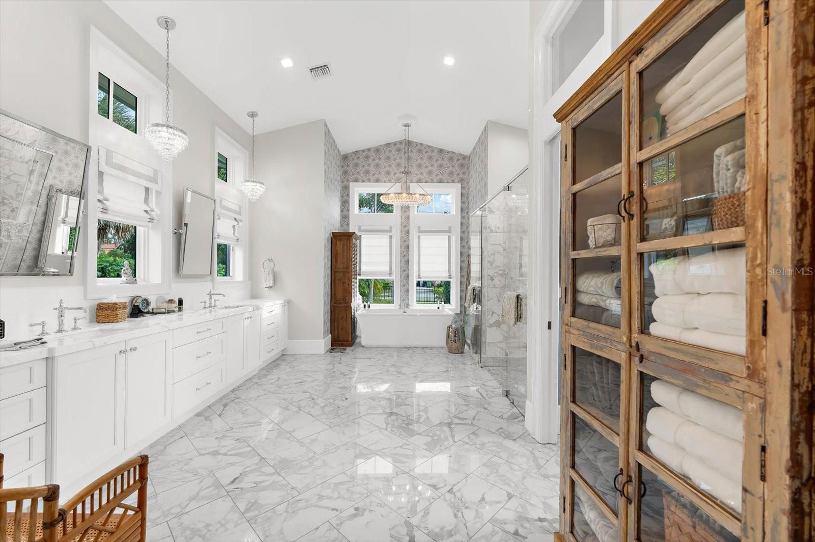 Image 48 of 92 For 213 18th Street W