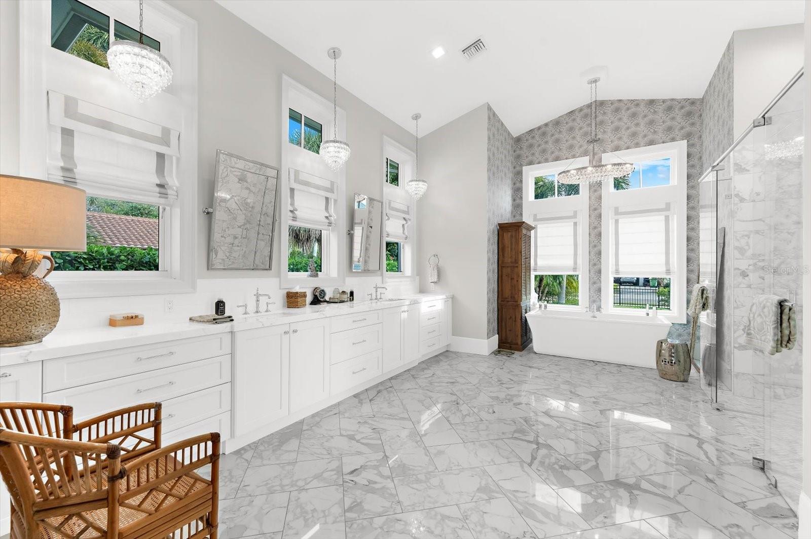 Image 49 of 92 For 213 18th Street W