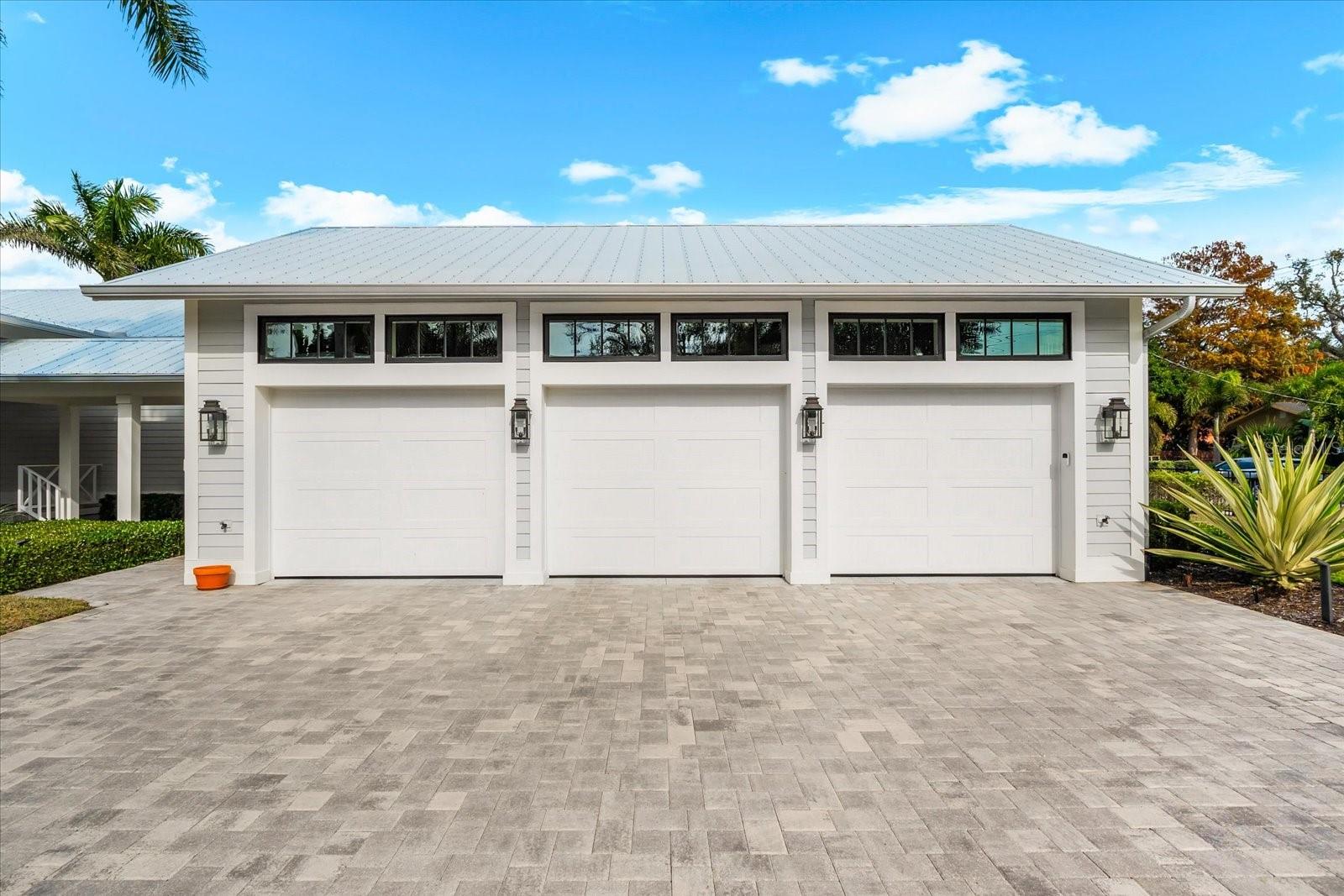 Image 8 of 92 For 213 18th Street W