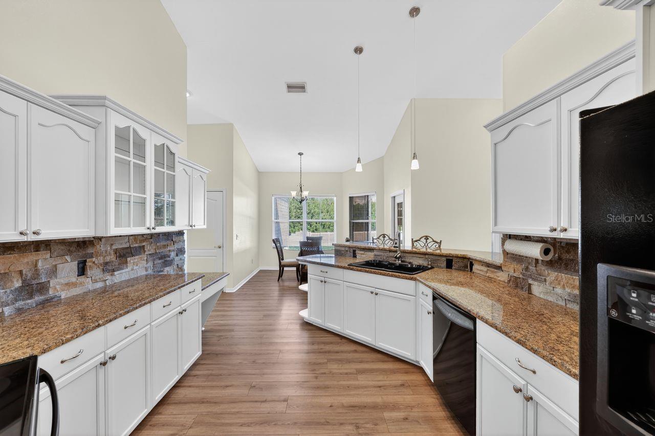 Listing photo id 11 for 17312 Howling Wolf Run