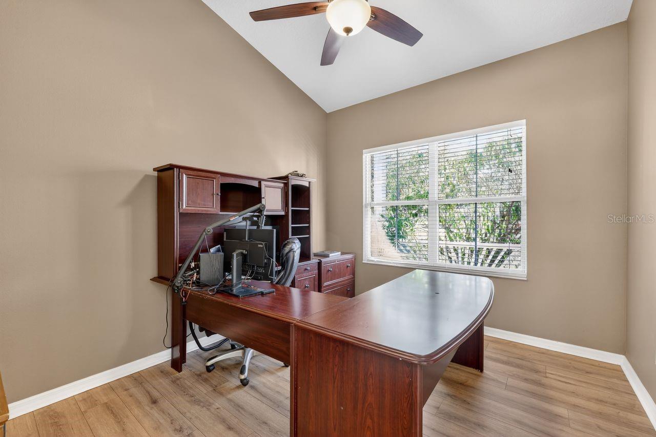 Listing photo id 14 for 17312 Howling Wolf Run