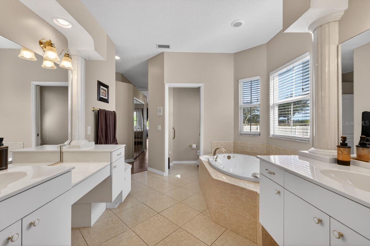 Listing photo id 22 for 17312 Howling Wolf Run