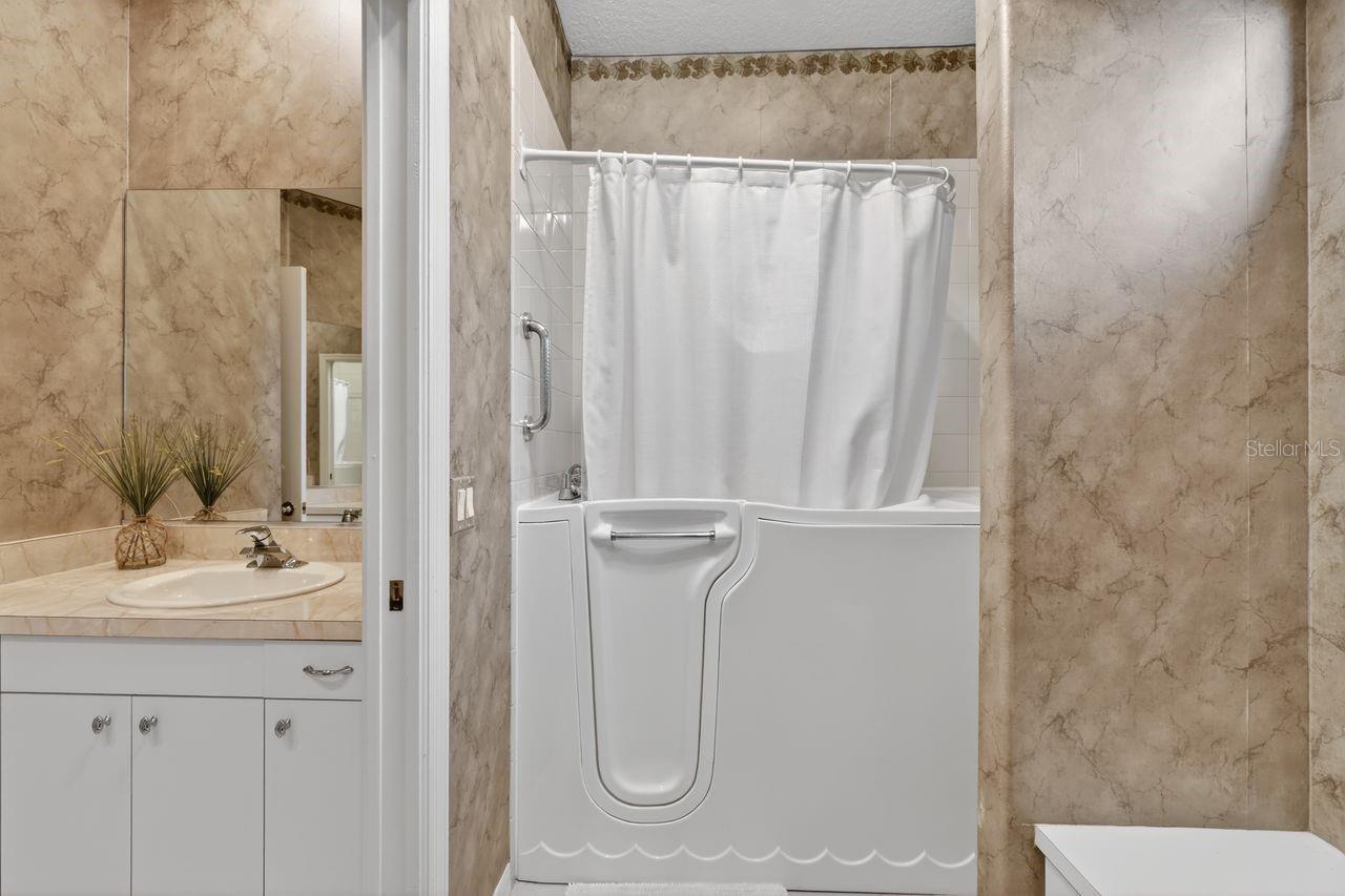 Listing photo id 25 for 17312 Howling Wolf Run