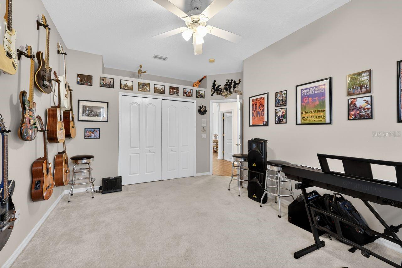 Listing photo id 29 for 17312 Howling Wolf Run