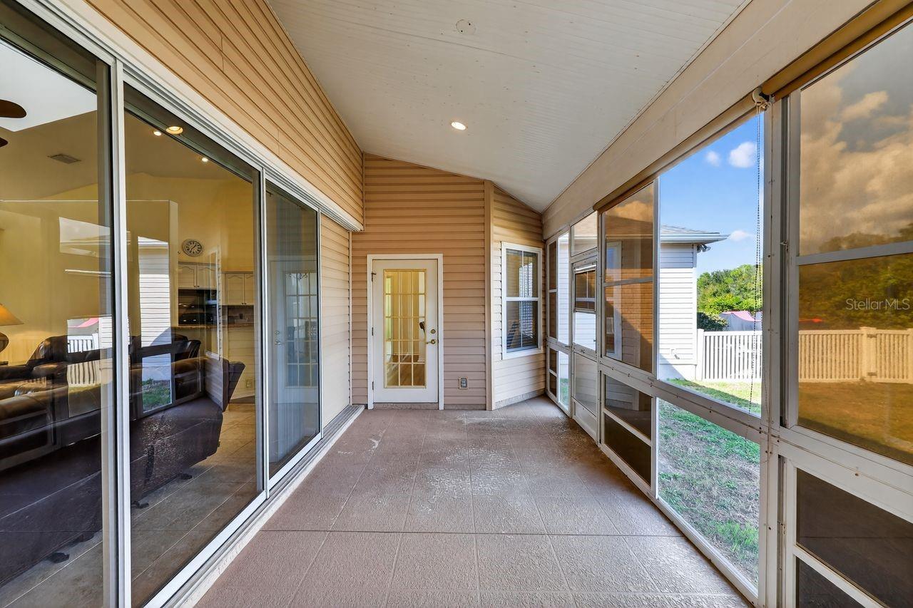 Listing photo id 32 for 17312 Howling Wolf Run