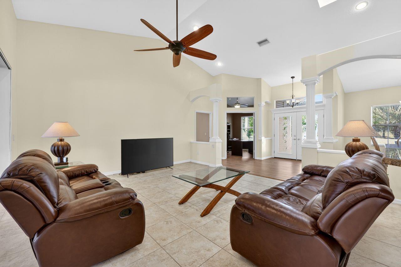 Listing photo id 5 for 17312 Howling Wolf Run