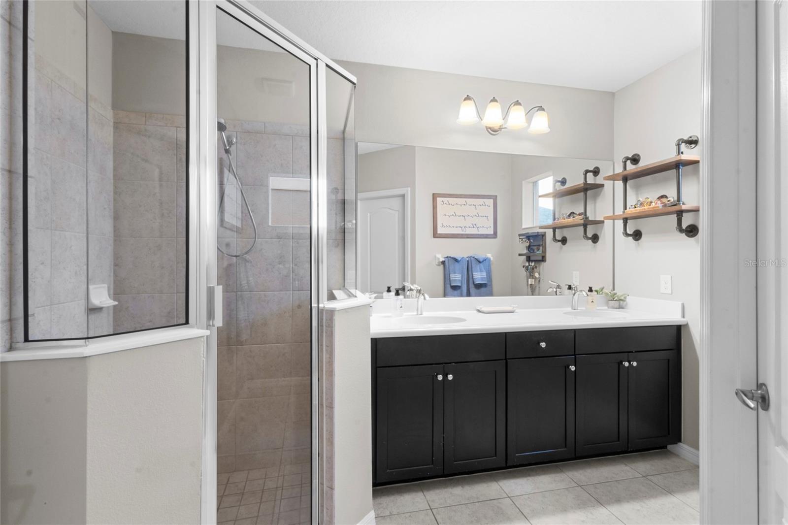 Image 10 of 51 For 12520 Shimmering Oak Circle